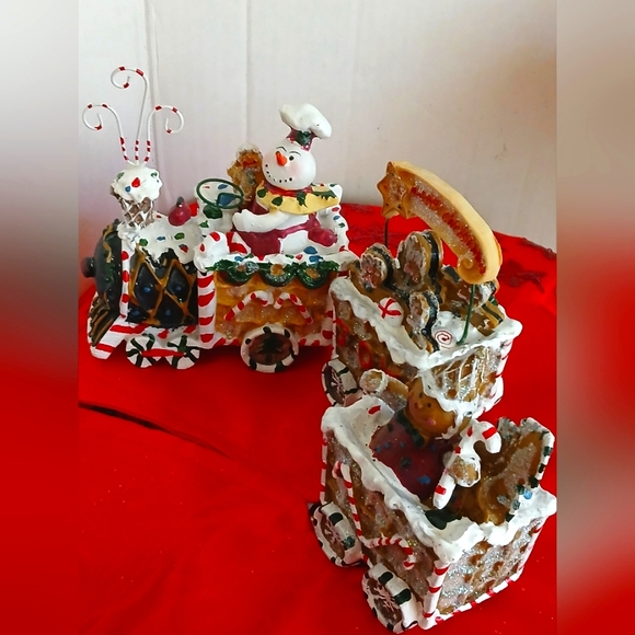 AMAZING Christmas Gingerbread Train. Engine and two carriages EUC - Picture 3 of 6